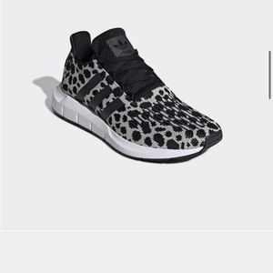 NWT Addidas Swift Run Size 9